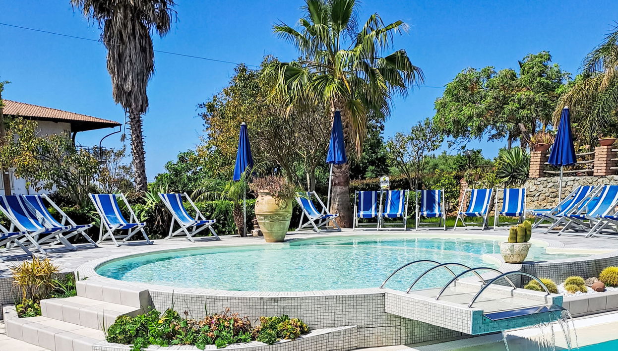 3 bedroom Apartment in Ricadi with swimming pool and garden - Photo 1