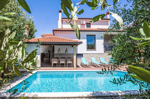 Photo 36 - Maison de 3 chambres à Kaštelir-Labinci avec piscine privée et jardin