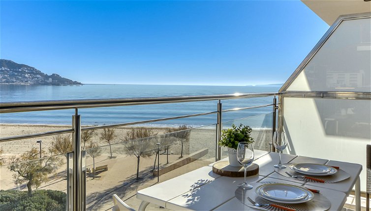 Photo 1 - Appartement de 3 chambres à Roses avec terrasse et vues à la mer