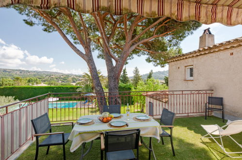 Foto 3 - Apartamento de 2 habitaciones en Sainte-Maxime con piscina y vistas al mar