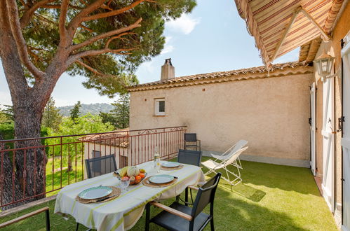 Foto 15 - Appartamento con 2 camere da letto a Sainte-Maxime con piscina e vista mare