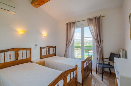 Foto 11 - Appartamento con 2 camere da letto a Sainte-Maxime con piscina e vista mare
