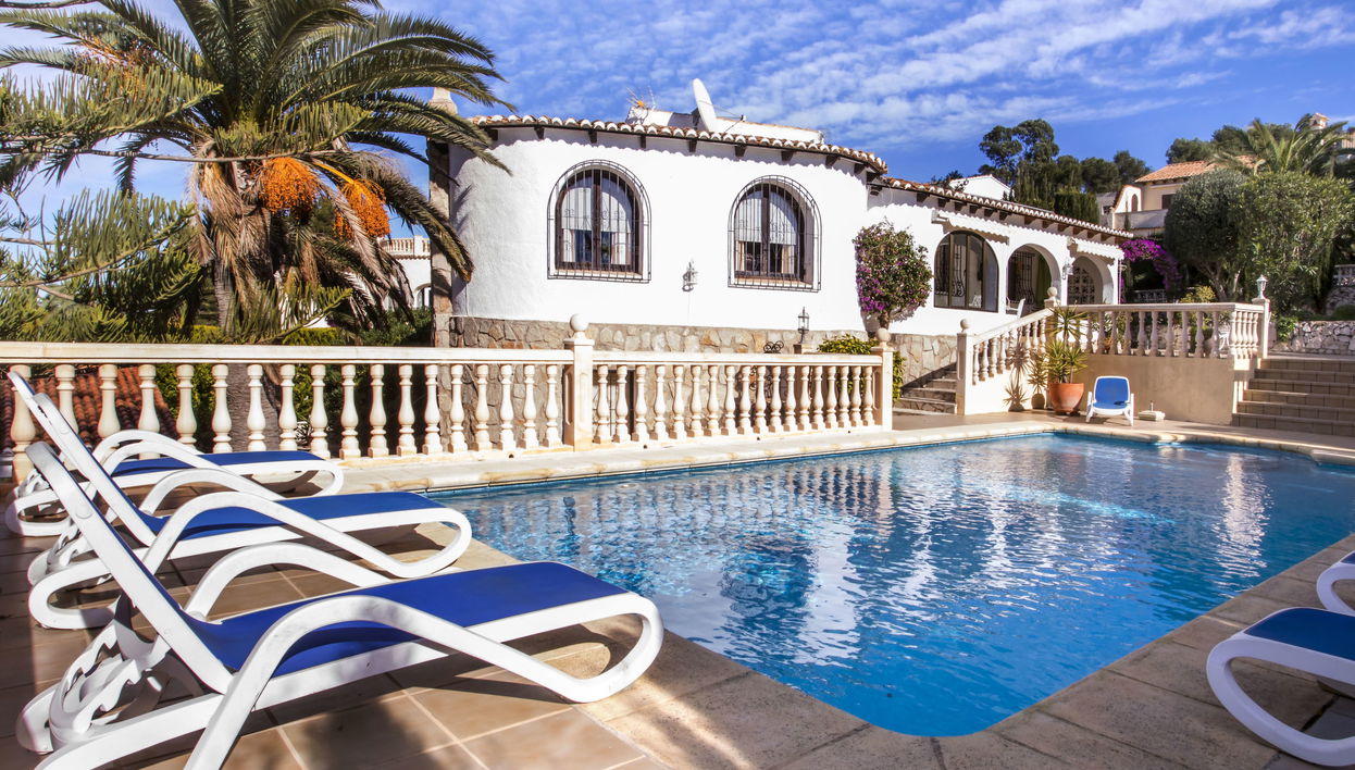 Casa de 4 quartos em Jávea com piscina privada e jardim - Foto 1