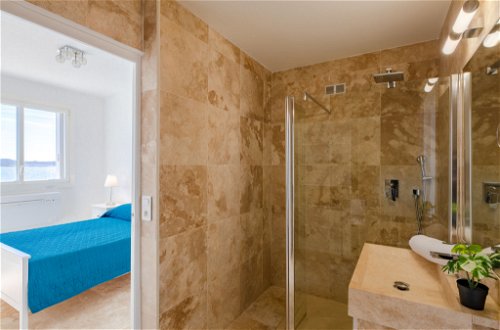 Foto 15 - Appartamento con 2 camere da letto a Sainte-Maxime con vista mare