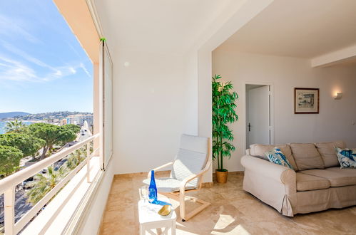 Foto 7 - Appartamento con 2 camere da letto a Sainte-Maxime con vista mare