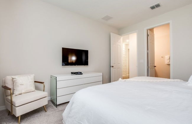 Solara Resort 9 Bedroom Resort Villa by RedAwning - Photo 3