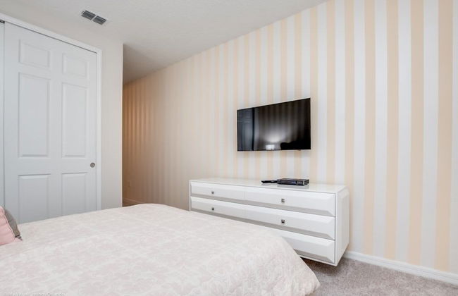 Solara Resort 9 Bedroom Resort Villa by RedAwning - Photo 9