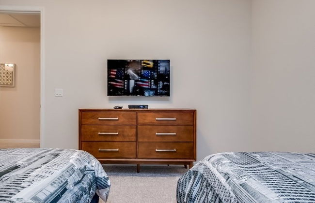 Solara Resort 9 Bedroom Resort Villa by RedAwning - Photo 10