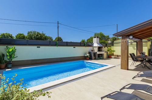 Photo 8 - Maison de 2 chambres à Fažana avec piscine privée et jardin