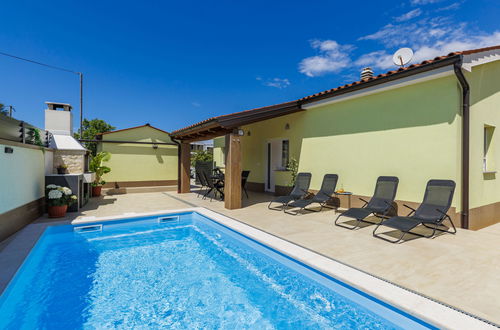 Photo 1 - Maison de 2 chambres à Fažana avec piscine privée et jardin