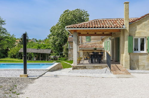 Photo 25 - Maison de 1 chambre à Pazin avec piscine privée et jardin