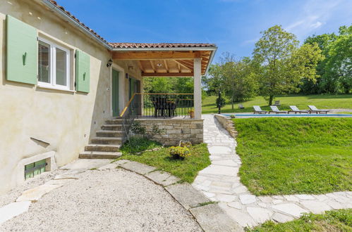 Photo 30 - Maison de 1 chambre à Pazin avec piscine privée et jardin