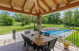 Photo 3 - Maison de 1 chambre à Pazin avec piscine privée et jardin