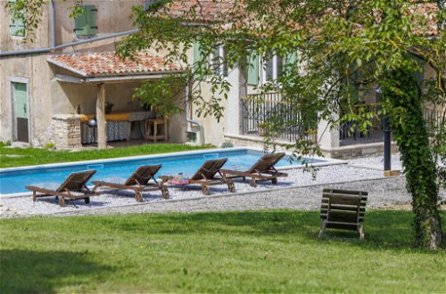 Foto 16 - Casa de 1 quarto em Pazin com piscina privada e jardim