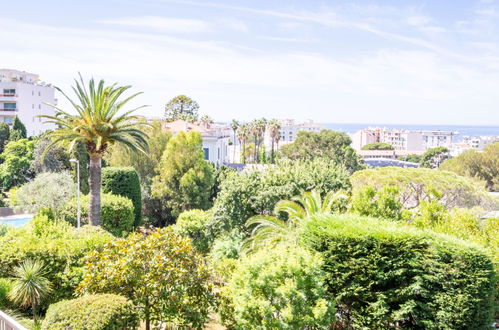 Foto 16 - Appartamento con 1 camera da letto a Cannes con piscina e vista mare