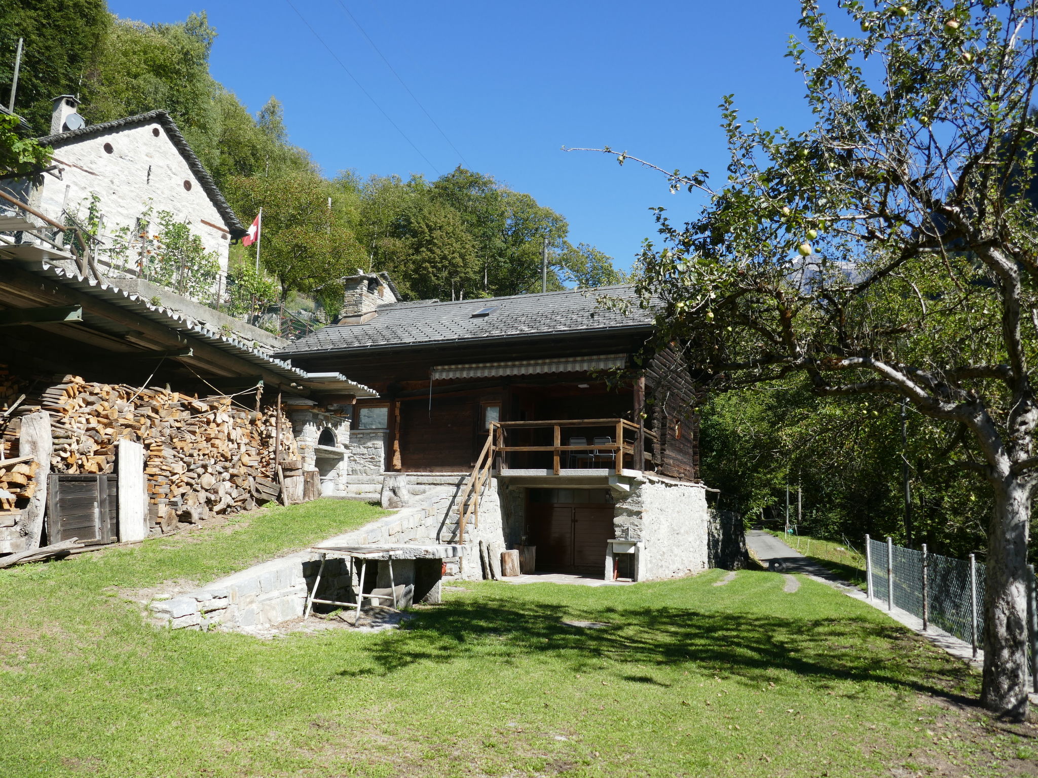 Foto 1 - Casa de 2 habitaciones en Serravalle con jardín y vistas a la montaña