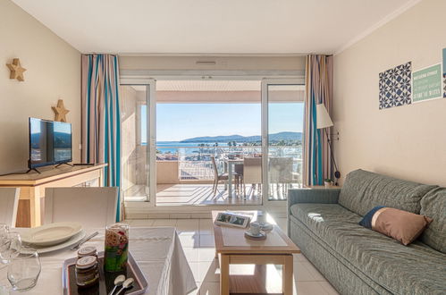 Foto 5 - Apartamento de 2 quartos em Fréjus com piscina e vistas do mar