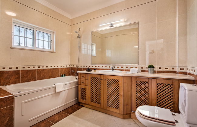 Casa de 4 quartos em Albufeira com piscina privada e jardim - Foto 13
