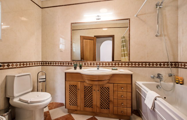 Casa de 4 quartos em Albufeira com piscina privada e jardim - Foto 21