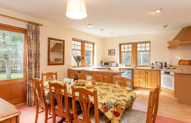 4 bedroom House in Nethy Bridge with garden - Photo 3