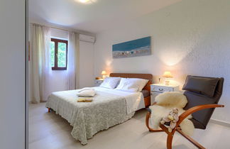 Foto 2 - Apartamento de 1 quarto em Poreč com jardim e terraço