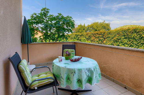 Foto 9 - Apartamento de 1 quarto em Poreč com jardim e terraço