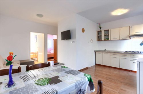 Foto 2 - Apartamento de 2 quartos em Medulin com terraço e vistas do mar