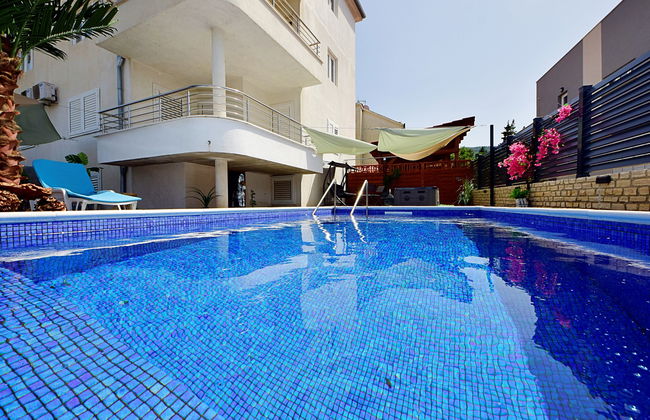Apartamento de 2 quartos em Stari Grad com piscina privada e terraço - Foto 8