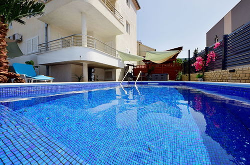 Foto 8 - Apartamento de 1 quarto em Stari Grad com piscina privada e terraço