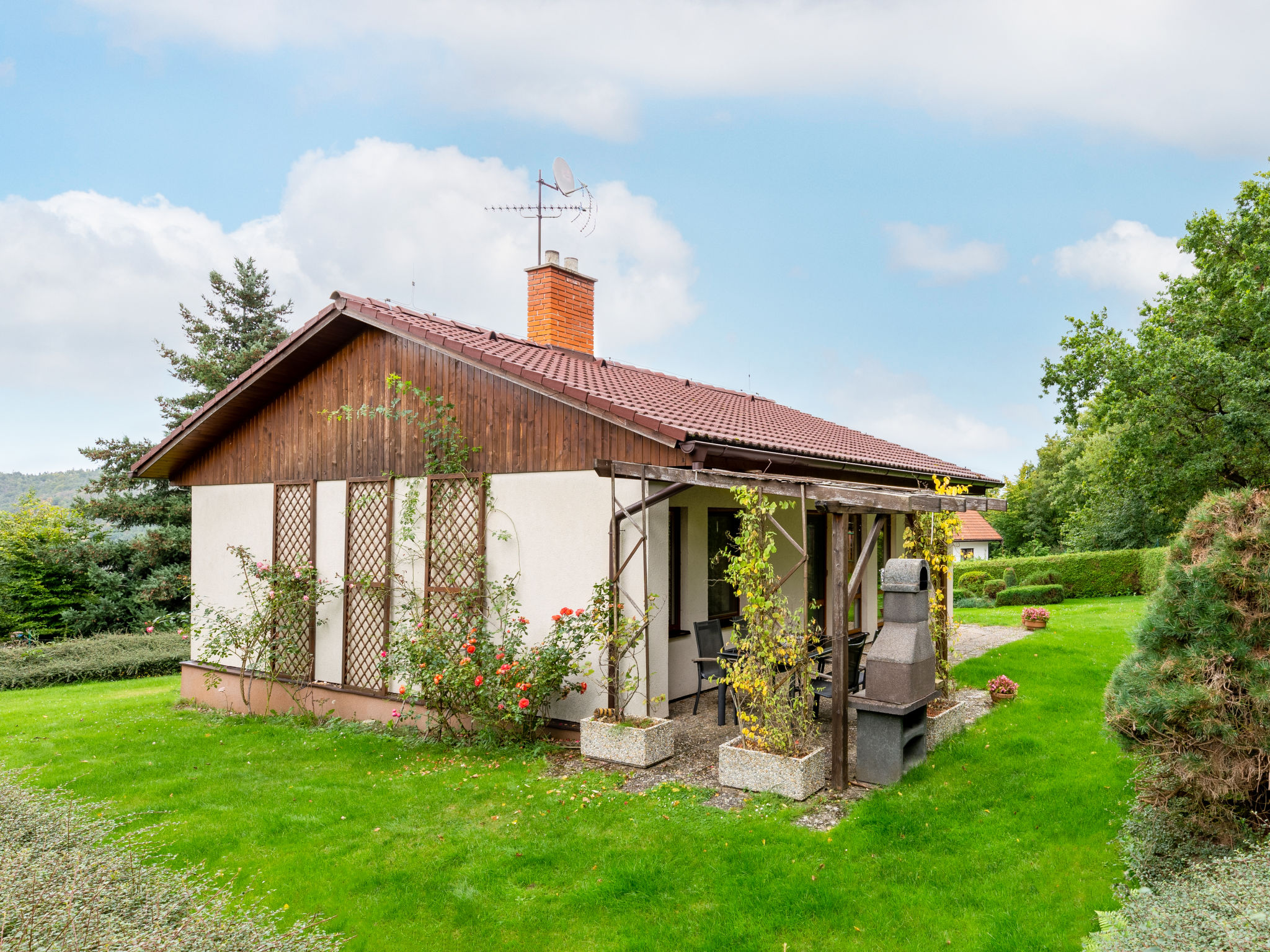 Foto 1 - Haus mit 2 Schlafzimmern in Rabyně mit garten und blick auf die berge