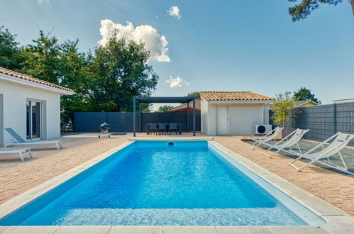 Foto 2 - Casa con 4 camere da letto a Vendays-Montalivet con piscina privata e giardino