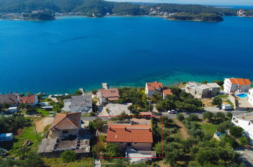 Photo 21 - Appartement de 1 chambre à Rab avec terrasse et vues à la mer