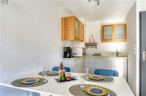 Foto 13 - Appartamento con 1 camera da letto a Fréjus con terrazza e vista mare