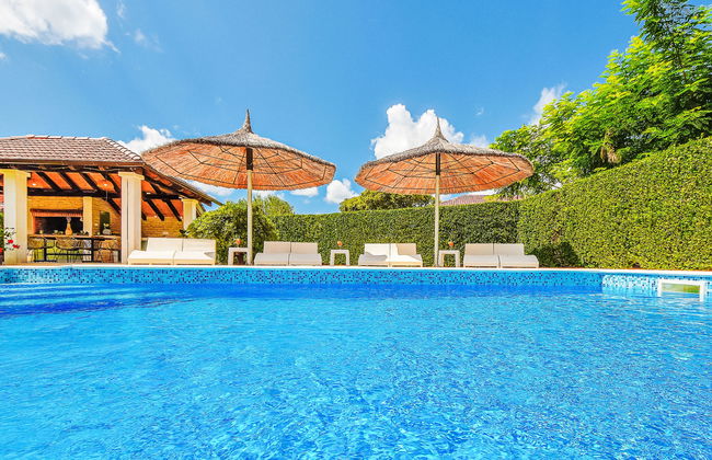 Apartamento de 3 quartos em Biograd na Moru com piscina e jardim - Foto 1