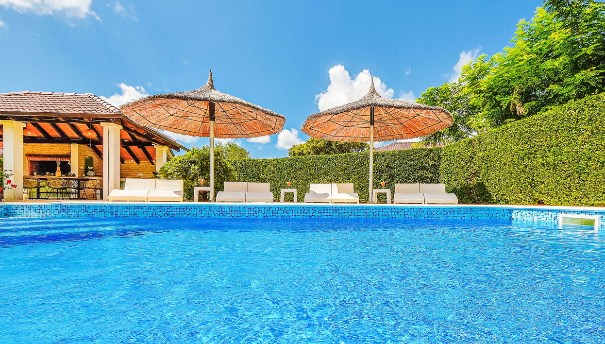 Apartamento de 3 quartos em Biograd na Moru com piscina e jardim - Foto 1