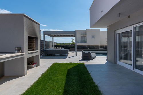 Photo 26 - Maison de 3 chambres à Brtonigla avec piscine privée et vues à la mer