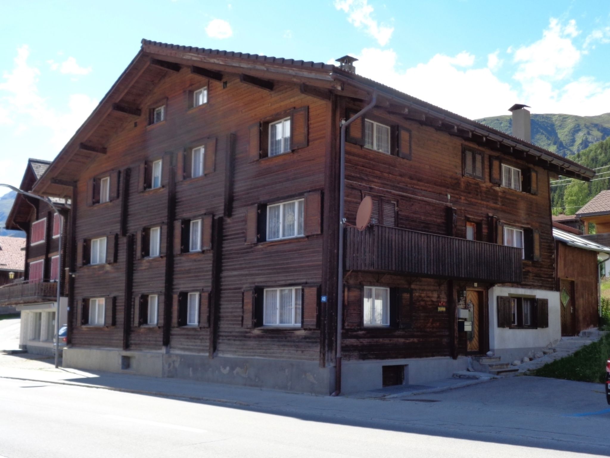 Photo 1 - Appartement de 4 chambres à Tujetsch avec vues sur la montagne