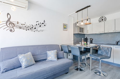 Foto 10 - Apartamento de 1 habitación en Fréjus con vistas al mar