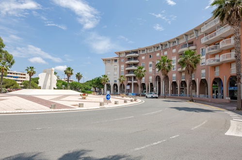 Foto 19 - Apartamento de 1 habitación en Fréjus con vistas al mar