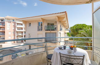 Foto 1 - Apartamento de 1 quarto em Fréjus com vistas do mar
