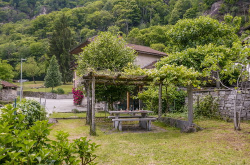 Photo 10 - Maison de 2 chambres à Riviera avec jardin et vues sur la montagne