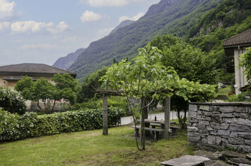 Photo 20 - Maison de 2 chambres à Riviera avec jardin et vues sur la montagne