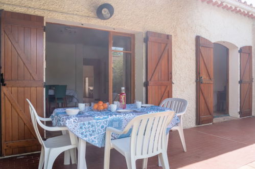 Photo 2 - Maison de 2 chambres à Saint-Cyr-sur-Mer avec jardin et terrasse