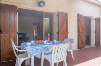 Photo 2 - Maison de 2 chambres à Saint-Cyr-sur-Mer avec jardin et terrasse