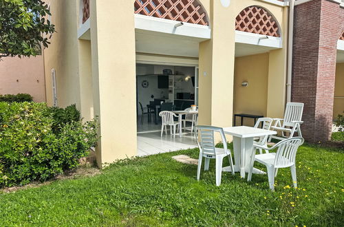 Foto 6 - Appartamento con 1 camera da letto a Saint-Raphaël con piscina e giardino