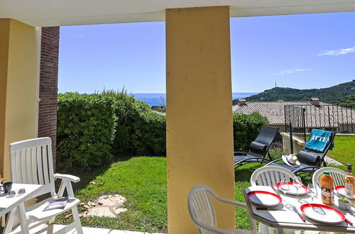 Foto 11 - Appartamento con 1 camera da letto a Saint-Raphaël con piscina e giardino
