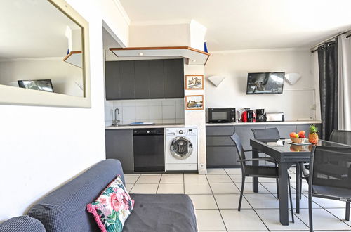 Foto 4 - Appartamento con 1 camera da letto a Saint-Raphaël con piscina e giardino
