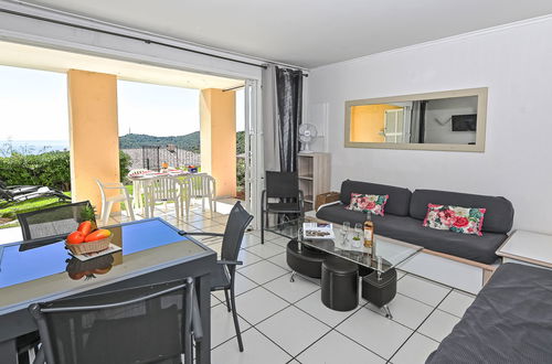 Foto 8 - Appartamento con 1 camera da letto a Saint-Raphaël con piscina e giardino
