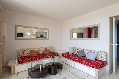 Foto 5 - Apartamento de 1 quarto em Saint-Raphaël com piscina e jardim