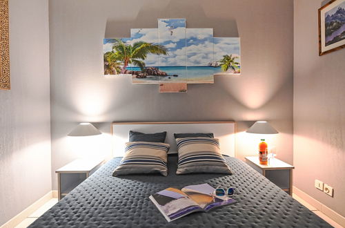 Foto 5 - Appartamento con 1 camera da letto a Saint-Raphaël con piscina e giardino
